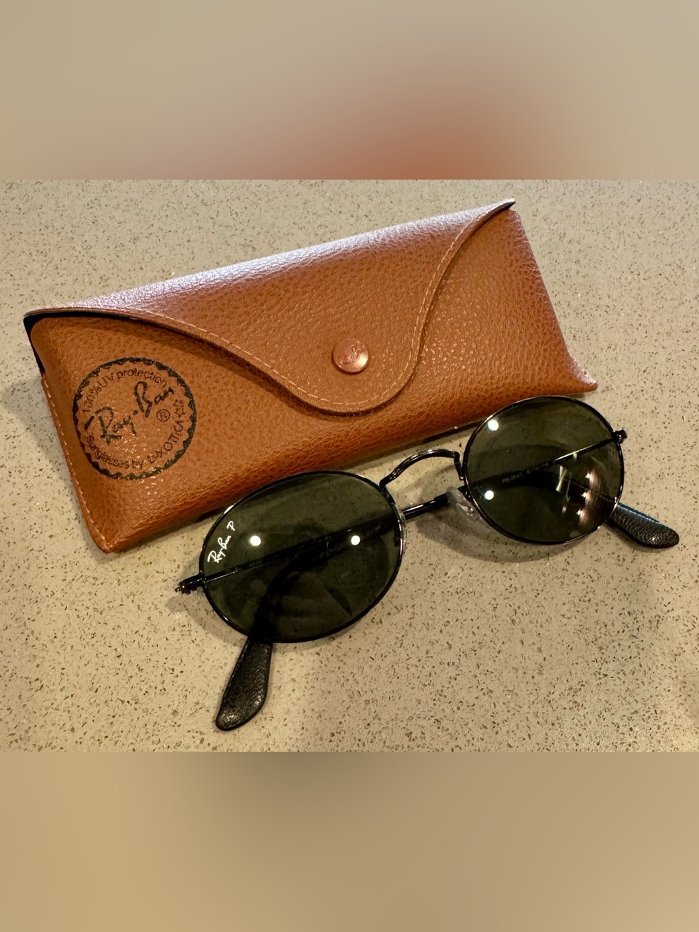 Ray Bans-Oval Metal, polished black frames/dark grey lenses RB3547 002